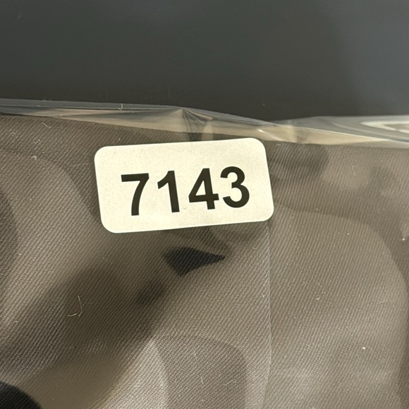 Theory Tapered Leg Pant Women's 00 Black Lightweight Mid Rise Inseam 26.5" EUC - Picture 11 of 11